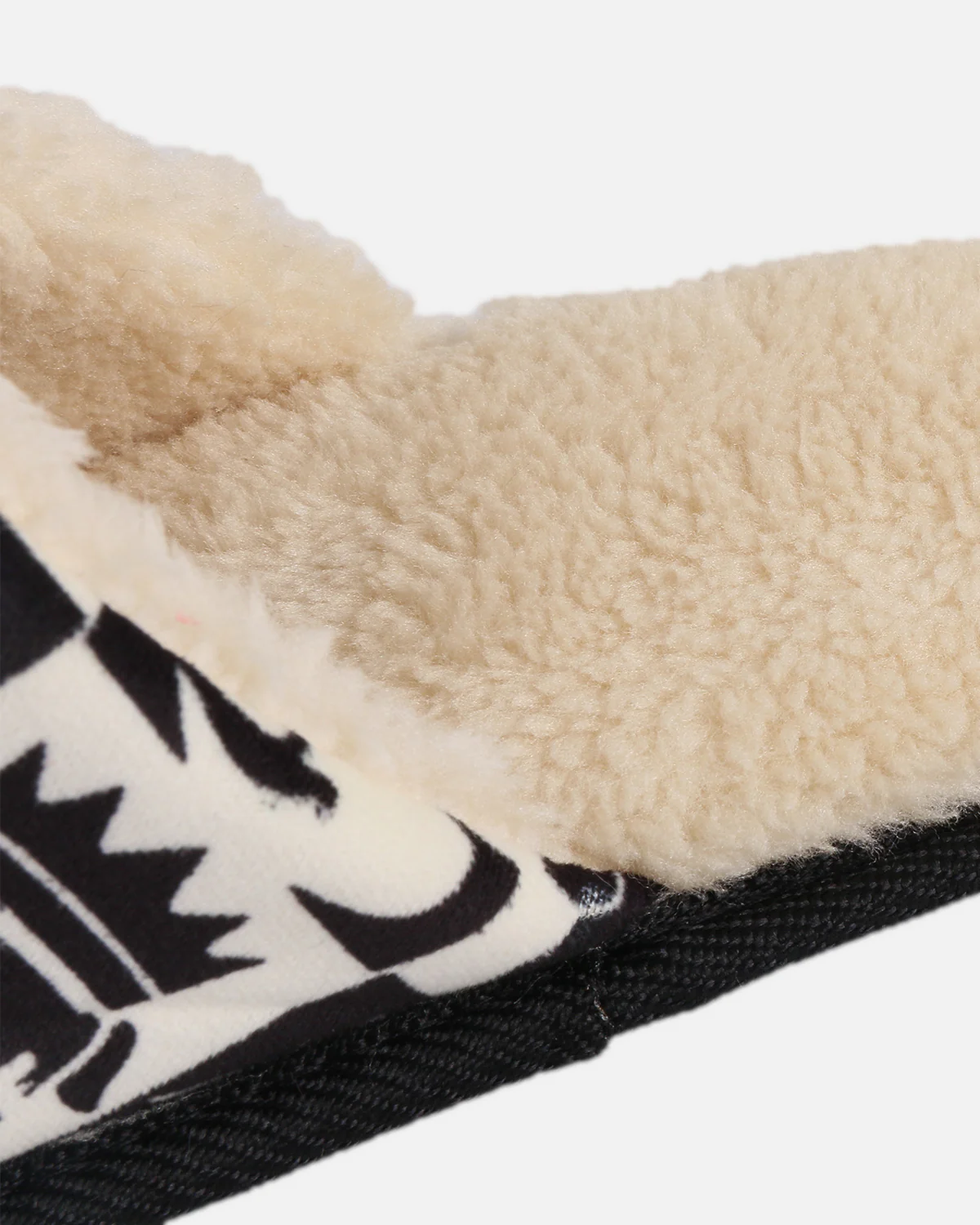 The King Sherpa House Slippers (Black/White) 3 The King Sherpa House Slippers (Black/White)