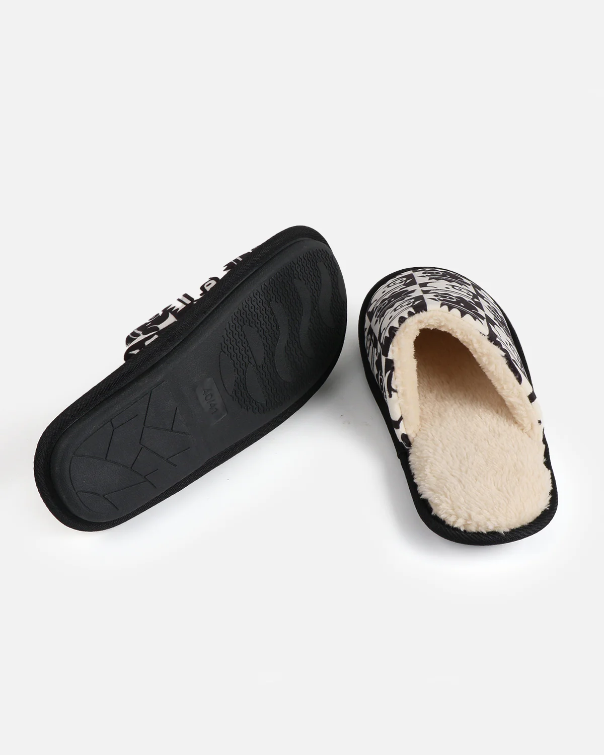 The King Sherpa House Slippers (Black/White) 5 The King Sherpa House Slippers (Black/White)